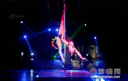 假小子如变身火辣钢管舞女神