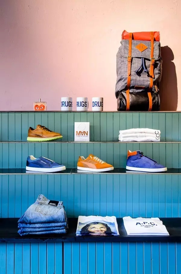 不像“公厕”的空间设计不是一家好的服装店