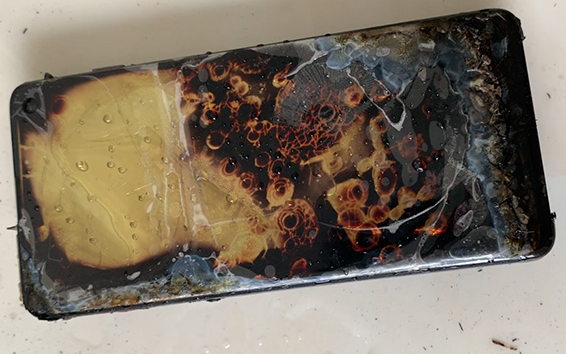 三星S10手机自燃 三星Galaxy S10手机充电自燃原因