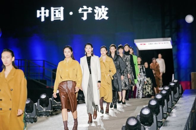 “银泰之夜·双11必买发布会”大秀