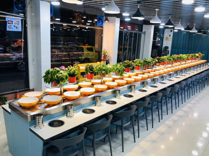 宏本精工定制各种款式旋转小火锅设备