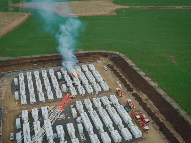 特斯拉13吨重的锂电池在储能工厂发生爆炸