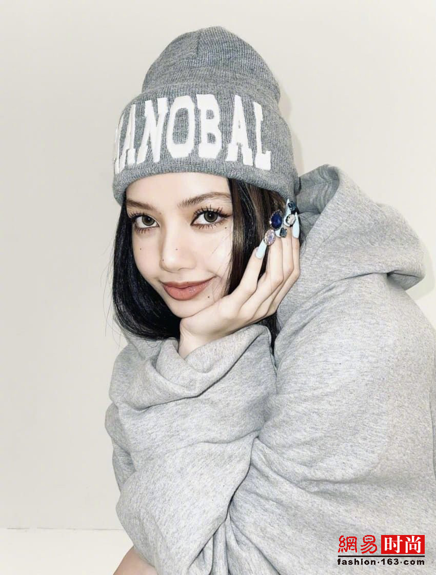 lisa烟熏妆造型曝光